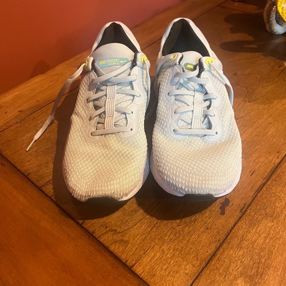 Men’s Athletic Nike Shoes - Picture 1 of 5